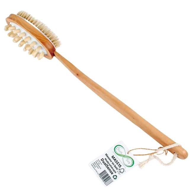 Dubbelzijdige badborstel met lang houten handvat, zwijnenharen en massageknoppen – productfoto met label “MAS15 – Massage brush – DUBENSE
