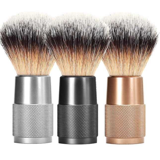 Drie Bambaw aluminium scheerkwasten in zilver, zwart en brons naast elkaar met synthetische borstelharen