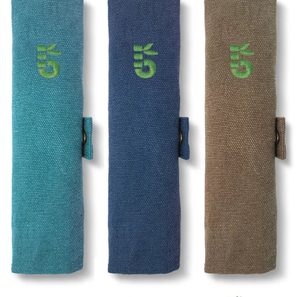 Etuis van Bambaw in de kleuren Lagoon, Olive en Ocean voor het opbergen van een herbruikbare bamboe bestekset.