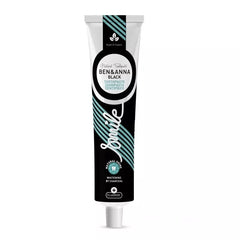 Voorkant van Ben & Anna tandpasta Smile Zwart met fluoride – aluminium tube – 75 ml