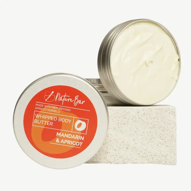 Open blik met whipped body butter in mandarijn‑abrikoos geur