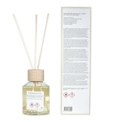 Achterkant van diffuser Spiritual Spa met flesje en verpakking. Informatie over ingrediënten en gebruik duidelijk zichtbaar.