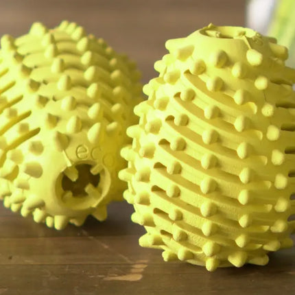 Detail van EcoEgg droogballen met knobbels – voor natuurlijke zachtheid van kleding zonder chemicaliën