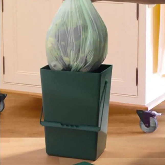 Alttekst: composteerbare afvalzakken in gft-bak geplaatst