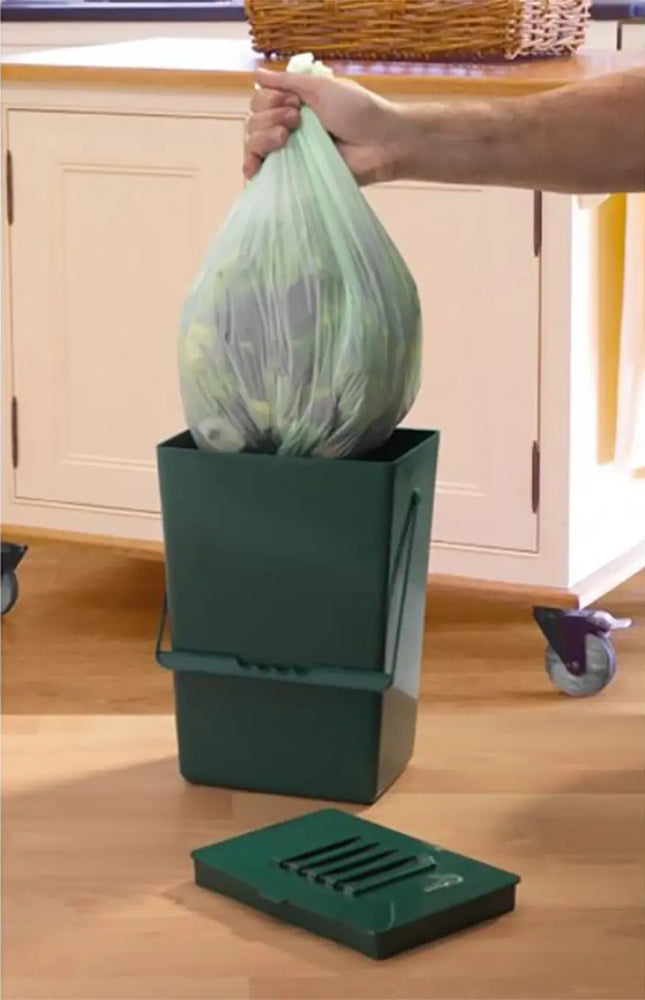 Alttekst: composteerbare afvalzakken in gft-bak geplaatst