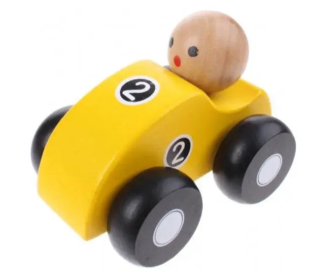 Houten raceauto van Jouéco in het geel, compact en geschikt voor peuters.