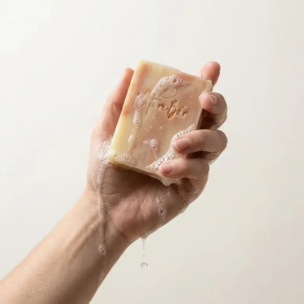 Grapefruit- en rozemarijnzeep met romig schuim