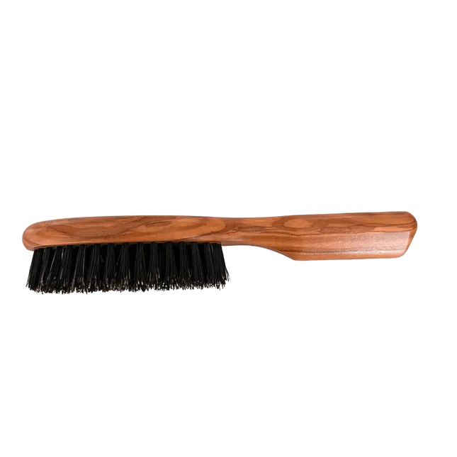 Zijaanzicht van een kleine olijfhouten haarborstel van 17 cm met zwart zwijnenhaar.