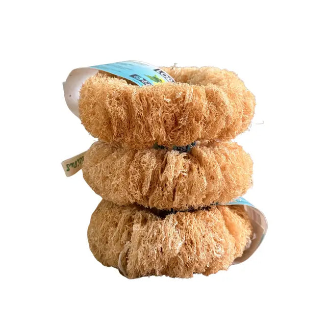 Ronde loofah pannenscrubbers op elkaar gestapeld