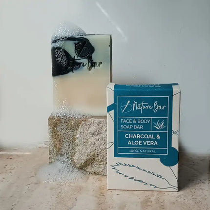 Duurzame handgemaakte Charcoal en Aloe Vera zeep bar van Nature Bar Amsterdam