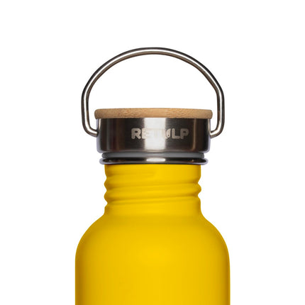 Close-up van de houten dop en metalen beugel van de Happy Yellow Retulp Urban drinkfles