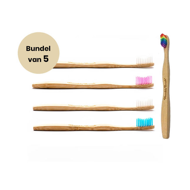 Bundel van 5 bamboe tandenborstels van the Humble & Co. Met zachte, BPA‑vrije borstelharen in de kleuren  wit, roze, wit, blauw en regenboogkleuren.