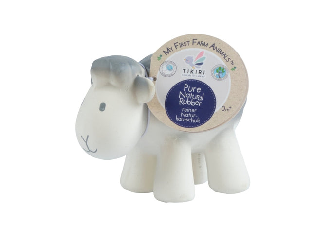 Detail van Tikiri schaapje met zichtbaar label