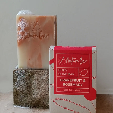 Vaste zeep met grapefruit en rozemarijn van dichtbij