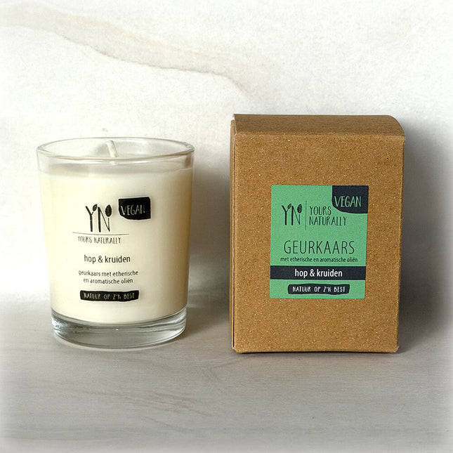 Yours Naturally geurkaars Hop & Kruiden in gerecycled glas