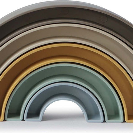 Mushie regenboog stapeltoren Hillside voorkant, duurzaam speelgoed