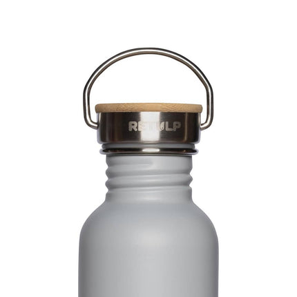 Detailfoto van de metalen hals en houten dop van de grijze Retulp Urban drinkfles