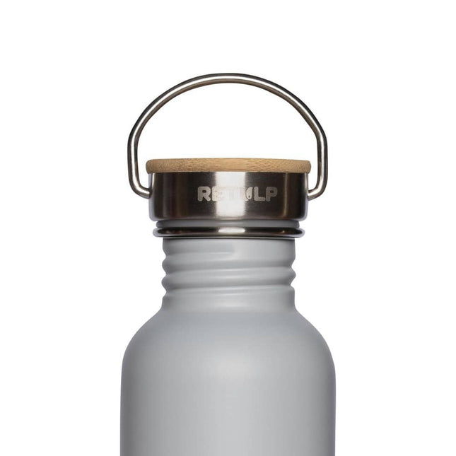 Detailfoto van de metalen hals en houten dop van de grijze Retulp Urban drinkfles